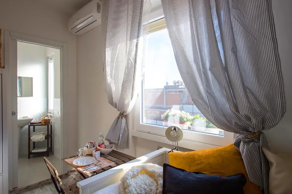 Letto E Latte Roma Guest House 2*, Rome